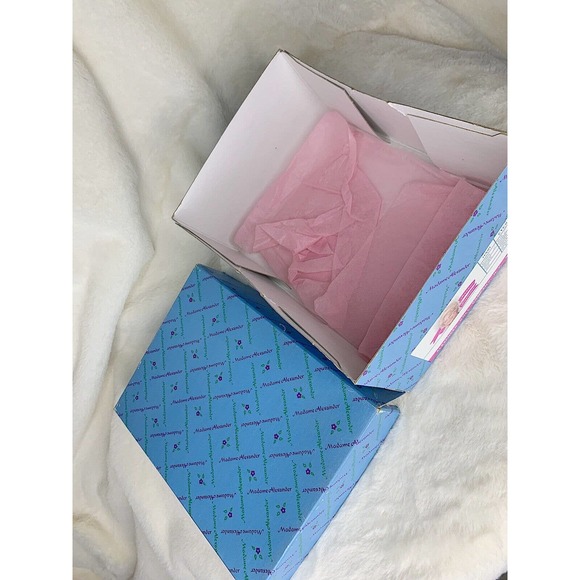 Madame Alexander Wendy MADC 1989 Exclusive Limited Edition Club Doll - Picture 13 of 13